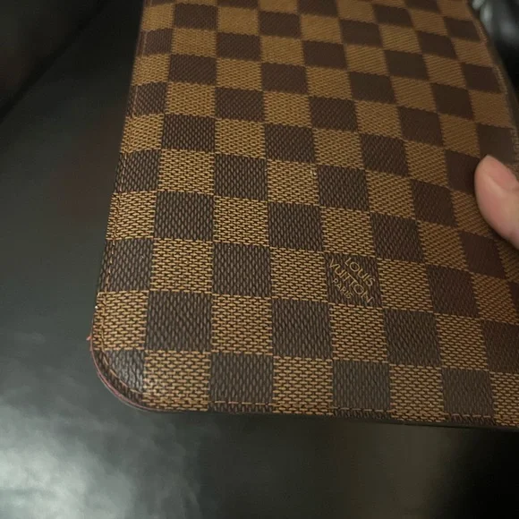 Louis Vuitton Neverfull Wristlet - Picture 7 of 13